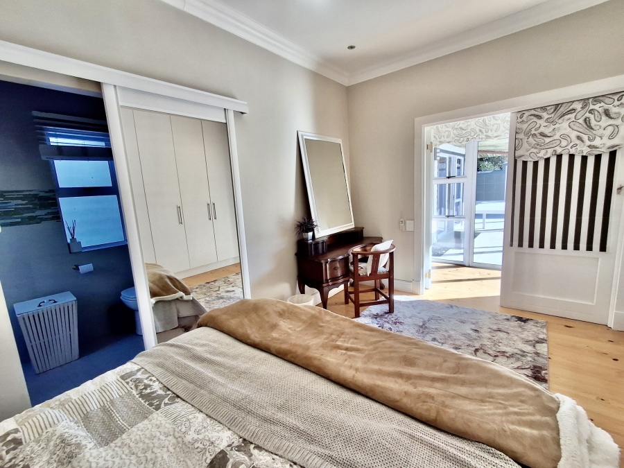 5 Bedroom Property for Sale in Grotto Bay Western Cape
